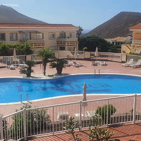 Sunny Garden 1 Bedroom Arona Apartment *